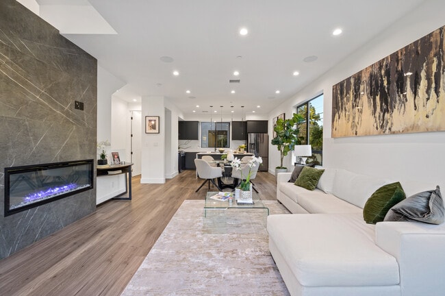 Photo - 18301 Collins St Unit 18315 C
