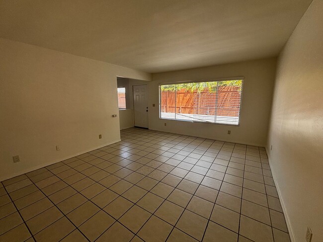 Photo - 735 Genevieve St Unit B