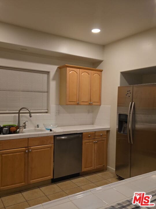 Photo - 17144 Chatsworth St