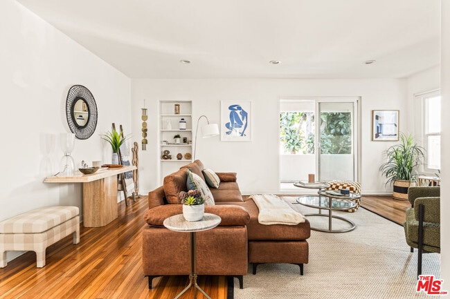 Photo - 329 S Reeves Dr