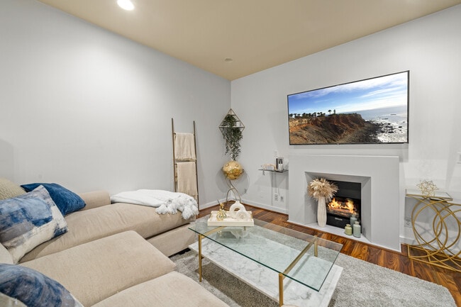 Photo - 585 N Rossmore Ave Unit 208
