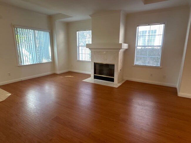 Photo - Cozy 2-bedroom Suites Condo in the most de... Unit A