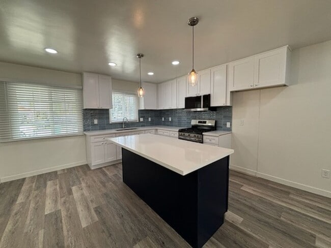 Photo - 5704 Wisteria Dr
