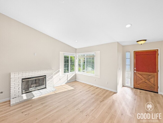 Photo - Bright Modern Home in Twin Oaks Golf Course