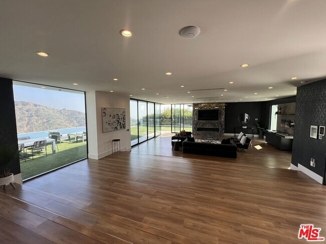 Photo - 2110 Hercules Dr