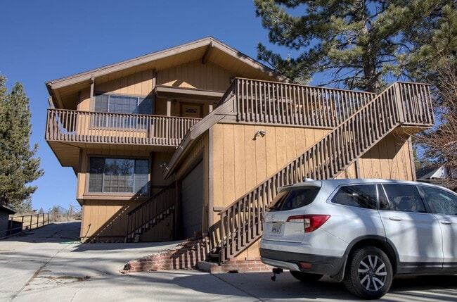 Building Photo - Spacious 3 Bedroom 2 Bathroom in Big Bear Lake