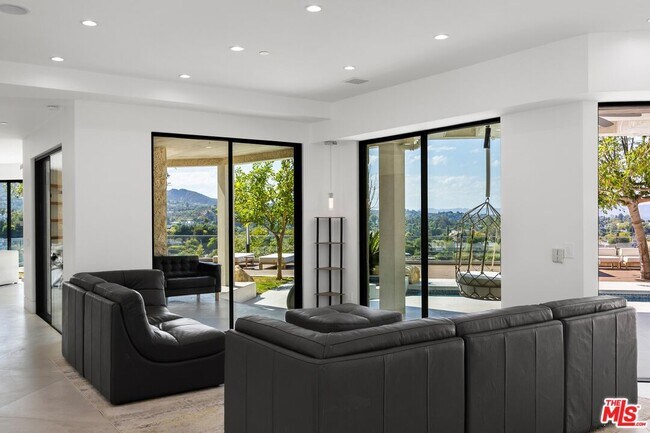 Photo - 3911 Cody Rd