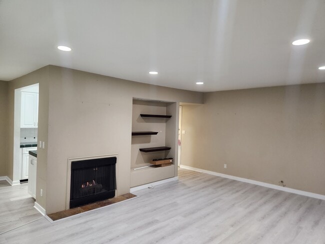 Photo - 1242 S Barrington Ave Unit 104