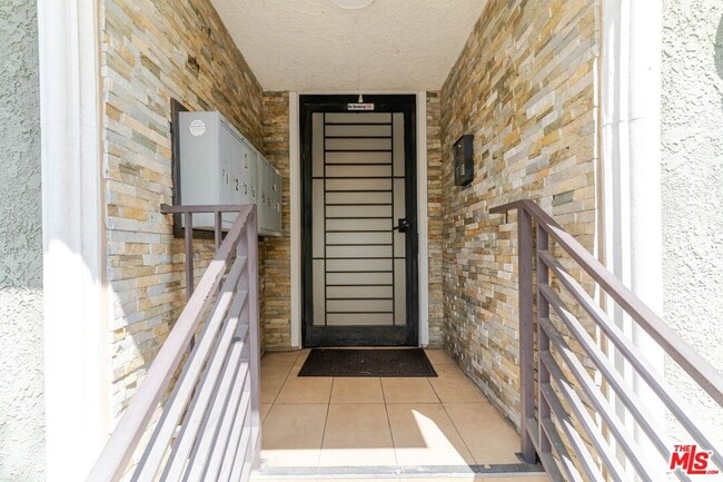 Photo - 11063 Cumpston St