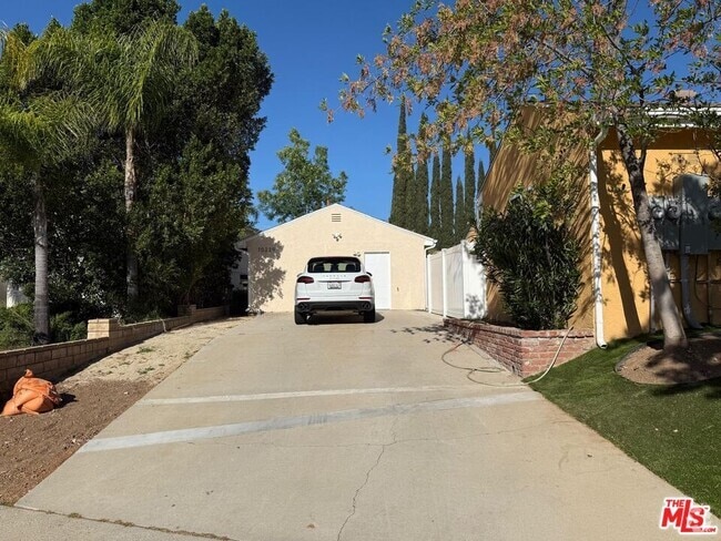 Building Photo - 10229 Jumilla Ave Rental