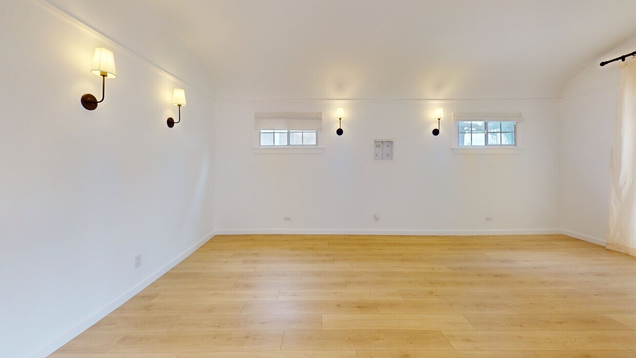 3D Tour - 2032 W 80th St House