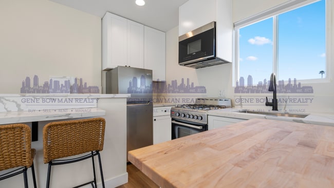 Building Photo - Homes on Constitution Unit 5122 AIRBNB PROPERTY