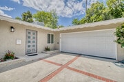 Photo - 20516 Clark St