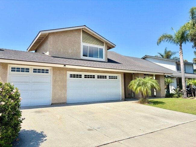 Building Photo - Oxnard | 4 bedroom + 2.5 bathroom Single F... Rental