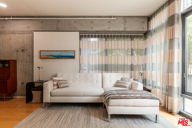 Photo - 1100 S Hope St Unit 407