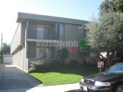 Quiet 4 unit building - 2206 Graham Ave Apartments Unit B