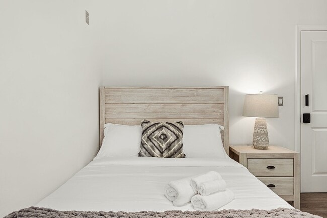 Photo - 1702 Malcolm Ave Unit Single Room 1 - 1