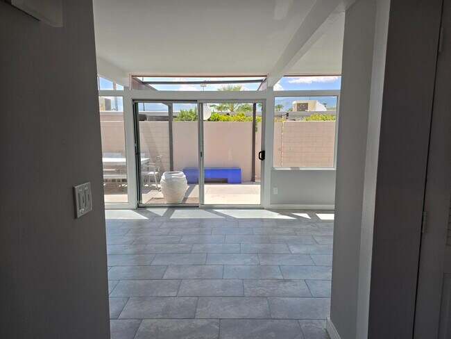 Photo - 735 E Louise Dr