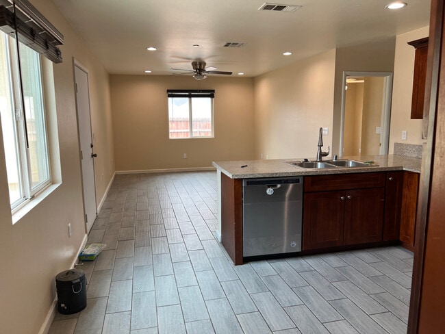 Photo - 10627 Lind Ave