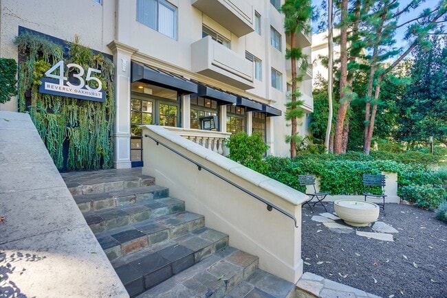 Photo - 435 N Oakhurst Dr