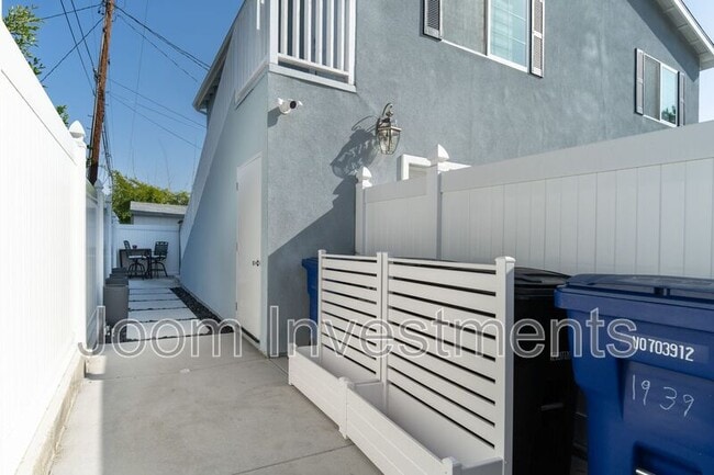 Photo - 1668 Bellford Ave