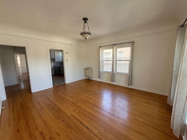 Photo - 1143 N Commonwealth Ave Unit 1145