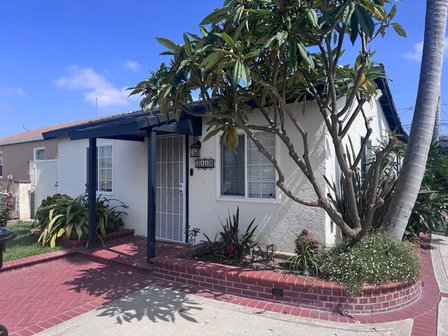 Photo - 2119 W Columbia St House