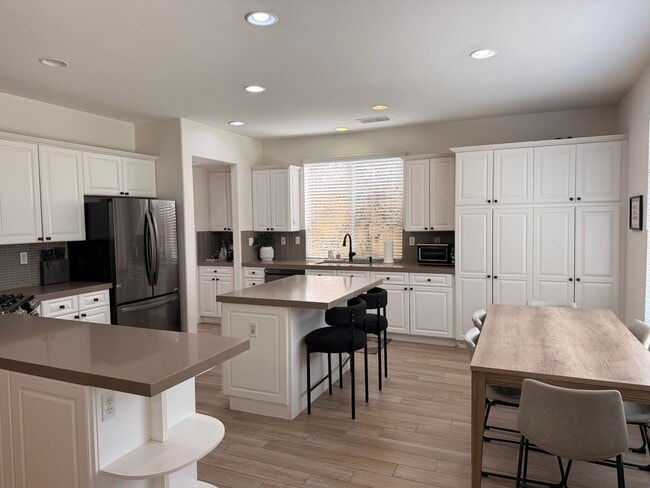 Building Photo - Carlsbad 4 Bed!