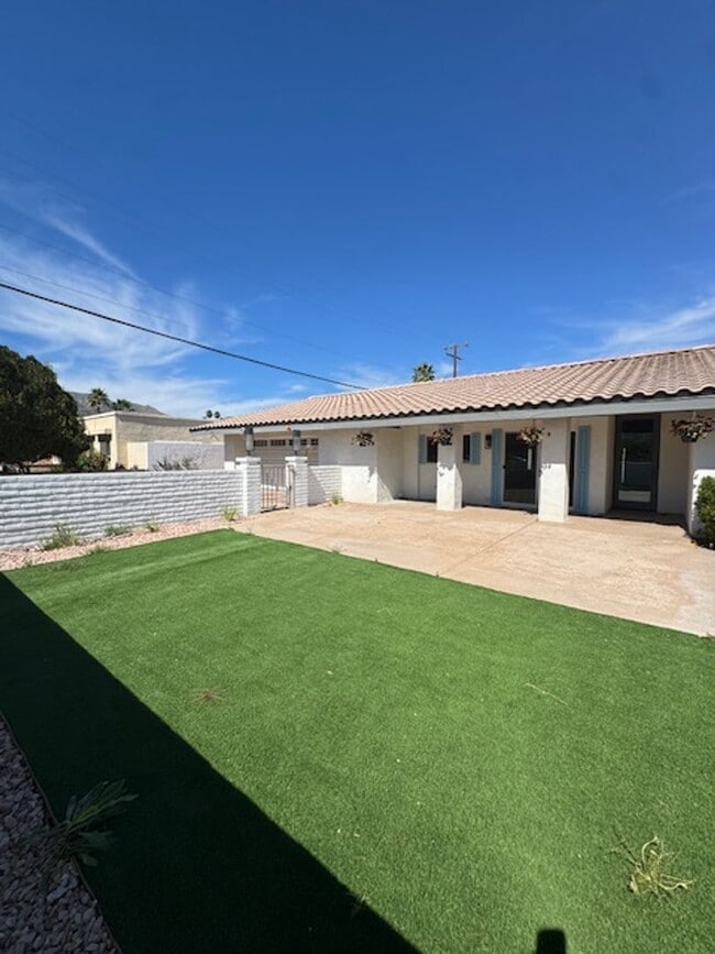 Building Photo - Welcome to your Palm Springs Retreat!