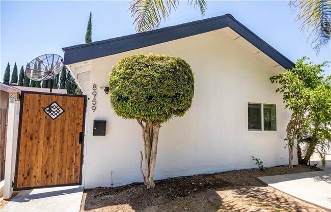 Building Photo - 8961 Etiwanda Ave