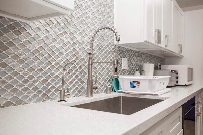 Photo - 20651 Roscoe Blvd