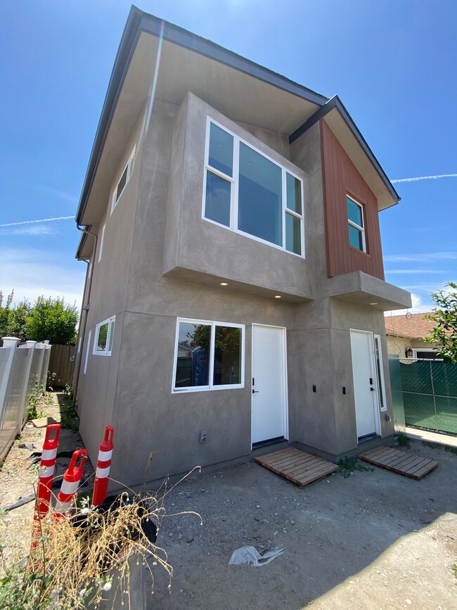 Building Photo - 11289 Ganesta Rd
