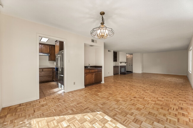 Building Photo - 12011 Rochester Ave Unit 6