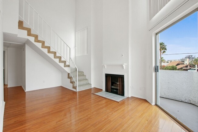 Photo - 3685 Watseka Ave Unit 205