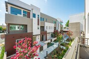 Photo - 609 S Lyon St Townhome