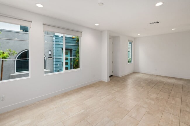 Photo - 3 Bedroom + Loft for Lease GREAT PARK LOCA...