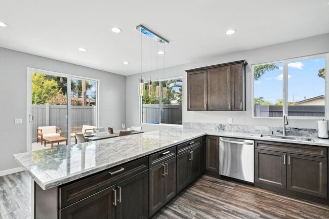 Photo - Coastal 3-Bedroom 2-Bathroom House with Hu...