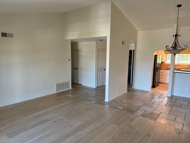 Building Photo - 16376 Avenida Venusto