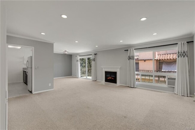 Building Photo - 1127 E Del Mar Blvd