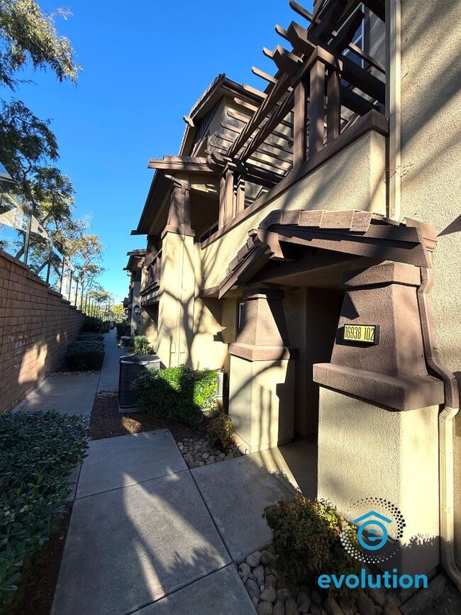 Building Photo - 16938 Hutchins Landing