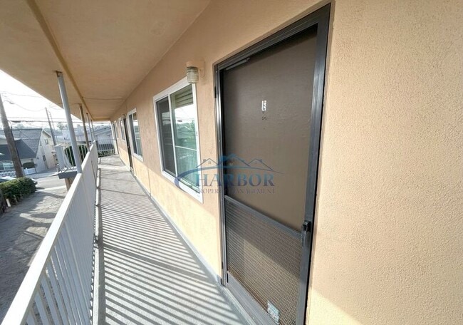 Photo - 1919 Vanderbilt Ln Unit E