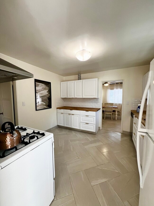 Photo - 530 N Quarantina St