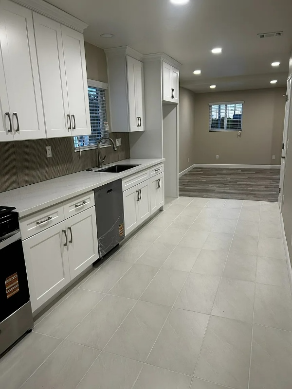 Photo - 223 W Gleason St