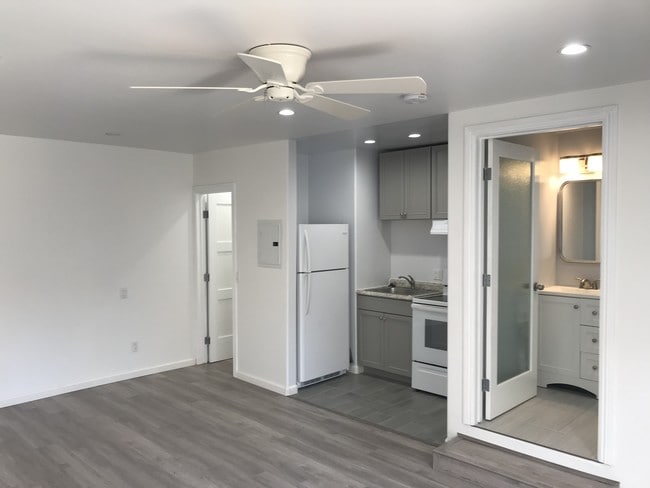 Studio - 12418 Oxnard St Unit ADU