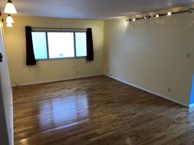 Photo - Charming sunny 1 bdrm w/hardwood in Playa Del Rey Unit 101