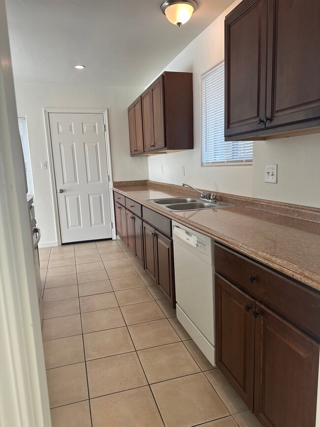 Photo - 44900 Rubidoux St