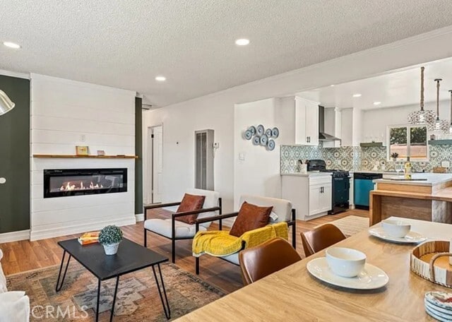 Photo - 9925 Redwood Ave