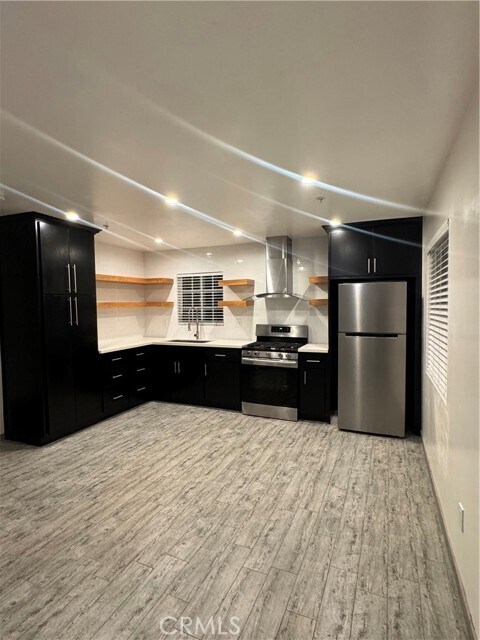 Photo - 554 W 93rd St