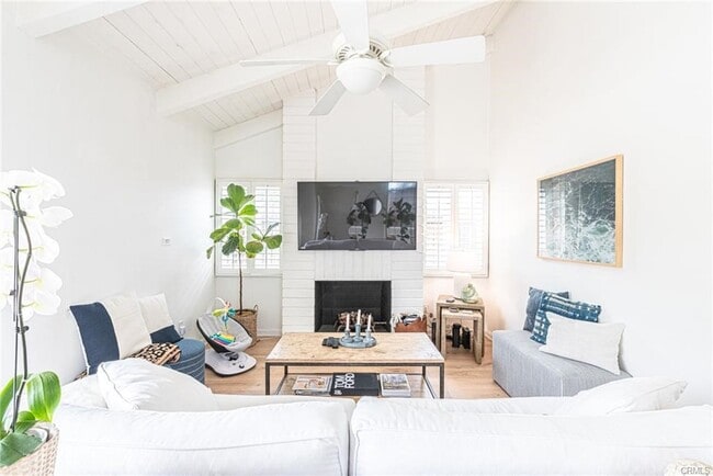 Building Photo - 719 Poinsettia Ave