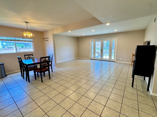 Photo - 2065 Morley St
